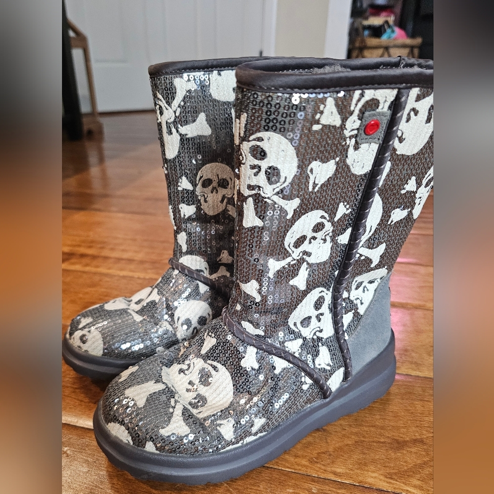 Uggs Kids Skull Print Boots - Gray Size 5